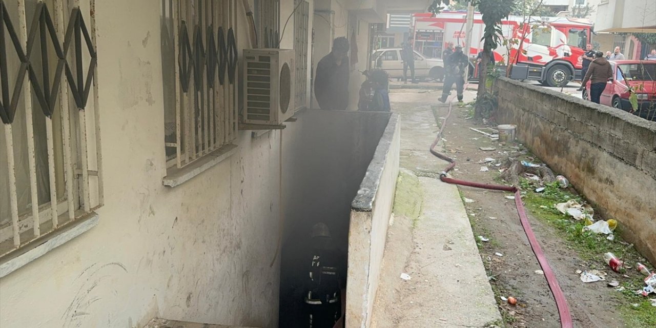 Antalya'da araç tamirhanesinde çıkan yangın söndürüldü