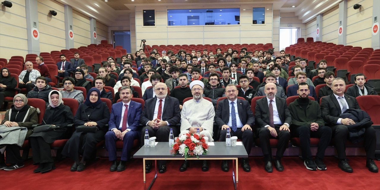 Diyanet İşleri Başkanı Erbaş, imam hatip öğrencileriyle buluştu: