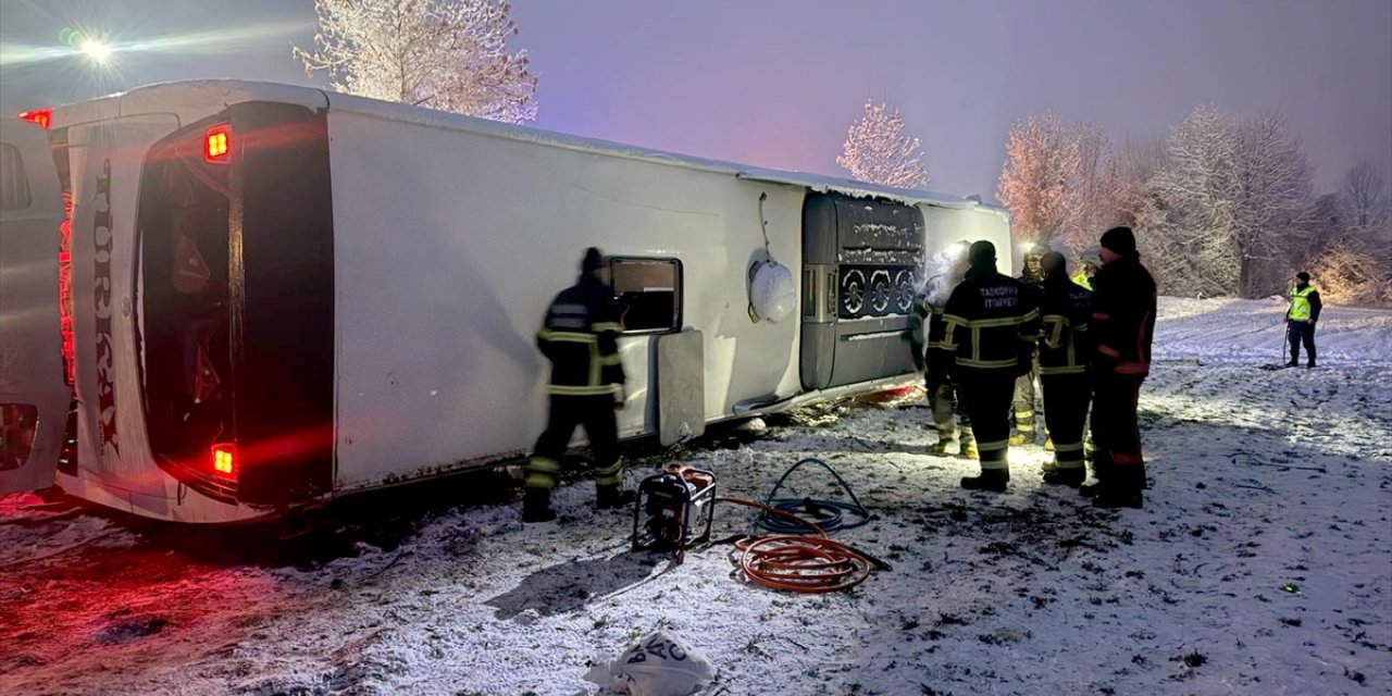 Kastamonu'da yolcu otobüsünün devrildiği kazada 4 kişi öldü