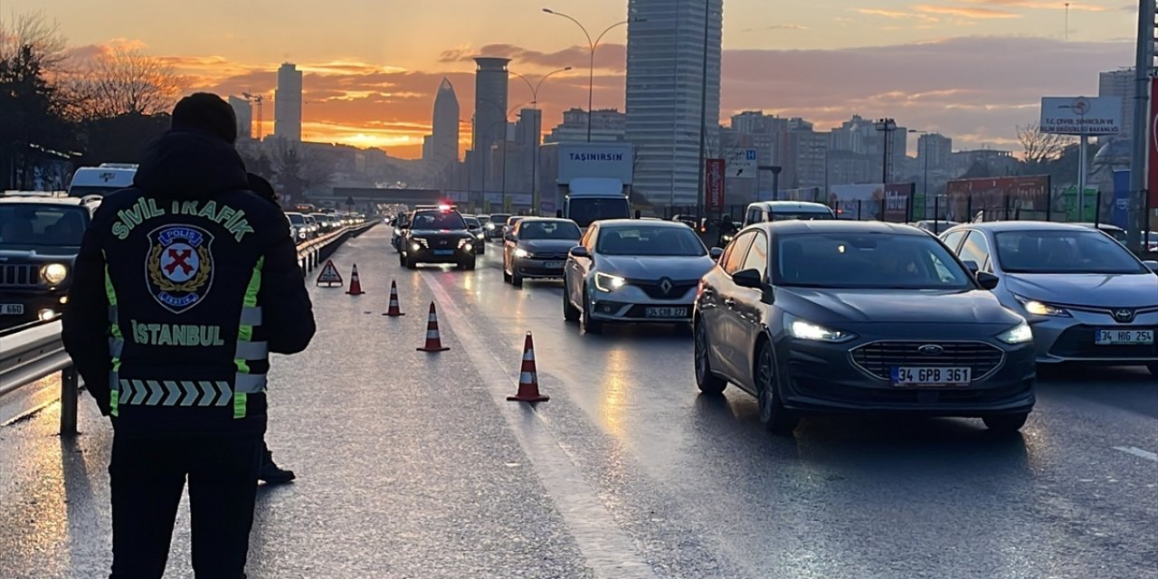 İstanbul'da çakar-siren ve emniyet şeridi ihlaline yönelik uygulama yapıldı