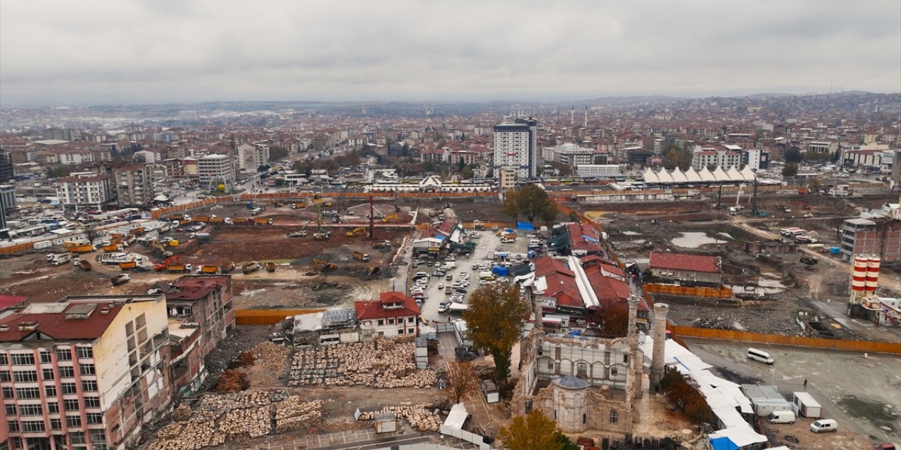 6 ŞUBAT DEPREMLERİNİN BİRİNCİ YILI - Depremde yıkılan Malatya kent merkezine 4 bine yakın kazık çakıldı