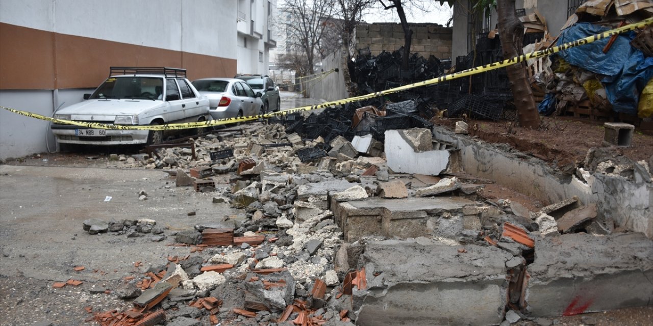 Şanlıurfa'da istinat duvarının altında kalan iki kardeşten biri öldü