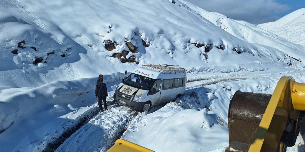 Siirt-Şırnak kara yolu kar nedeniyle ulaşıma kapandı