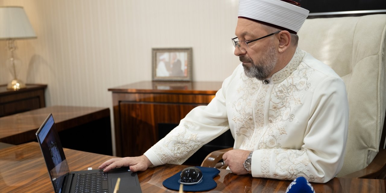 Diyanet İşleri Başkanı Erbaş, AA'nın "Yılın Kareleri" oylamasına katıldı: