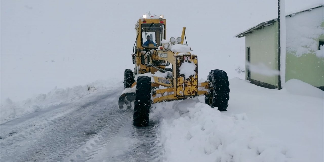 Malatya'da 129 mahalle yolu kar nedeniyle ulaşıma kapandı