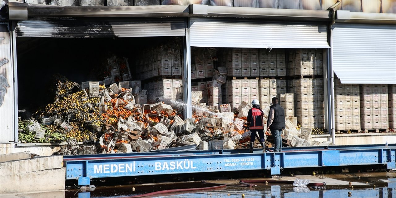 GÜNCELLEME - Mersin'de narenciye paketleme fabrikasında çıkan yangın kontrol altına alındı