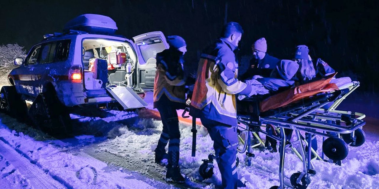 Bolu'da 72 yaşındaki tansiyon hastasına paletli ambulansla ulaşıldı