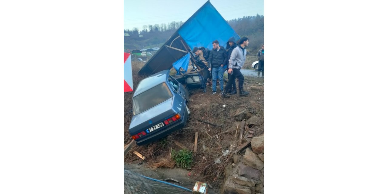 Zonguldak'ta barakaya çarpan otomobildeki 1 kişi öldü, 1 kişi yaralandı