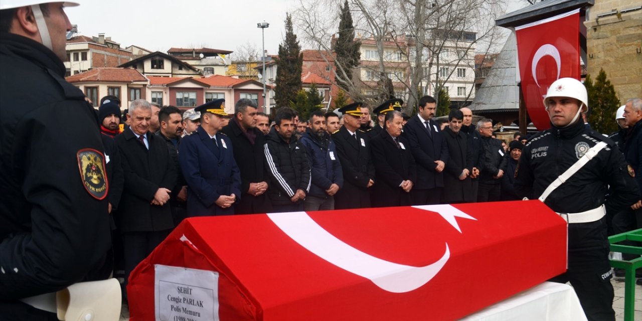 Şehit polis memuru Cengiz Parlak, Amasya'da son yolculuğuna uğurlandı