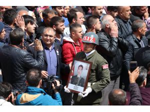 Şehit asker son yolculuğuna uğurlandı