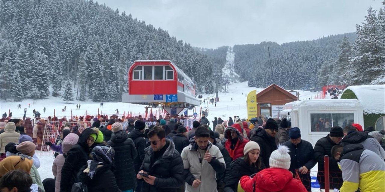 Yıldıztepe Kayak Merkezi'nde tatil yoğunluğu sürüyor