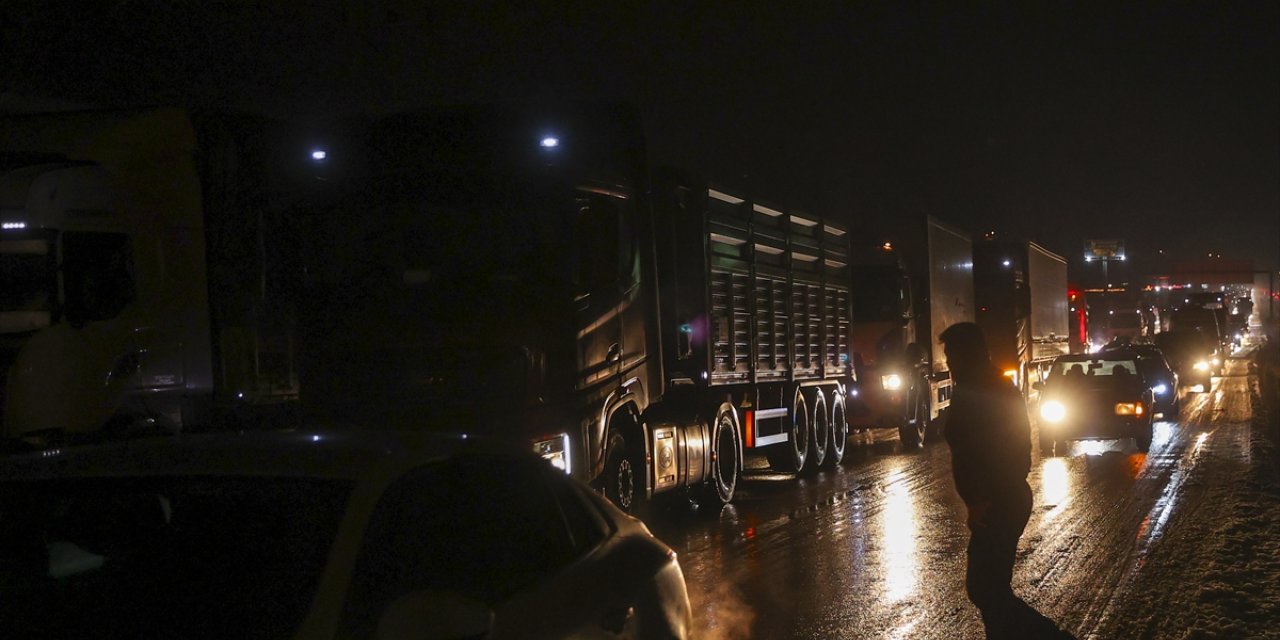 Ankara-Kırıkkale yolunda ulaşımda aksama yaşandı