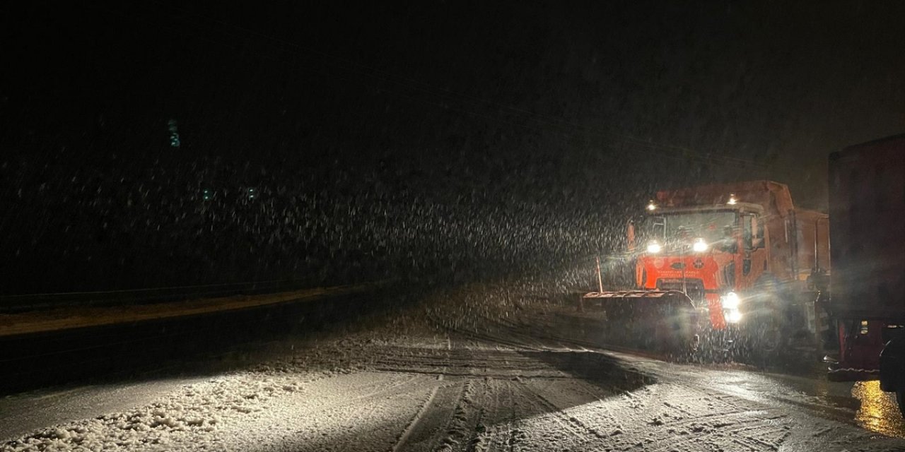 Düzce-Zonguldak Batı Karadeniz bağlantı yolunda kar etkili oluyor