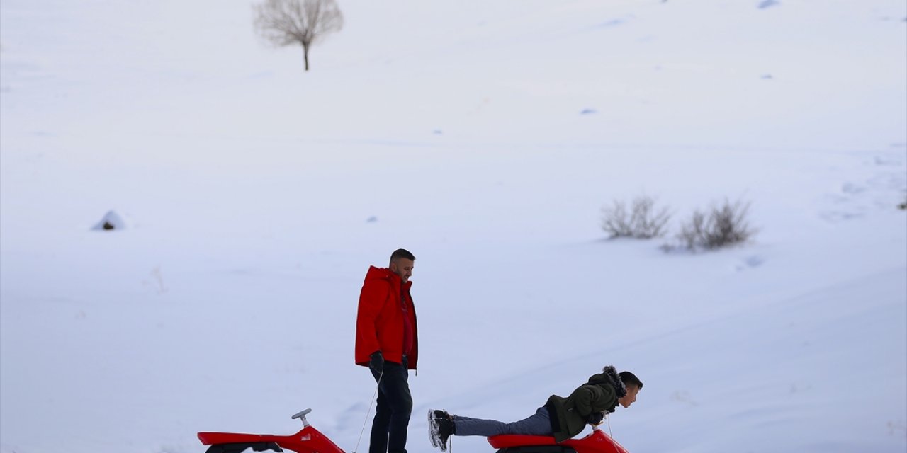 Hesarek Kayak Merkezi sezonun ilk gününde yüzlerce kişiyi ağırladı