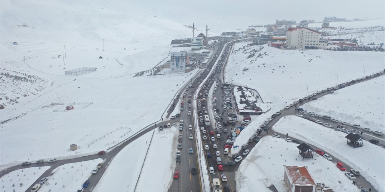 Erciyes Kayak Merkezi hafta sonu 123 bin kişiyi ağırladı