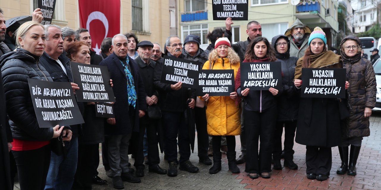 Sarıyer'deki bazı STK'lerden Santa Maria Kilisesi'ne taziye ziyareti