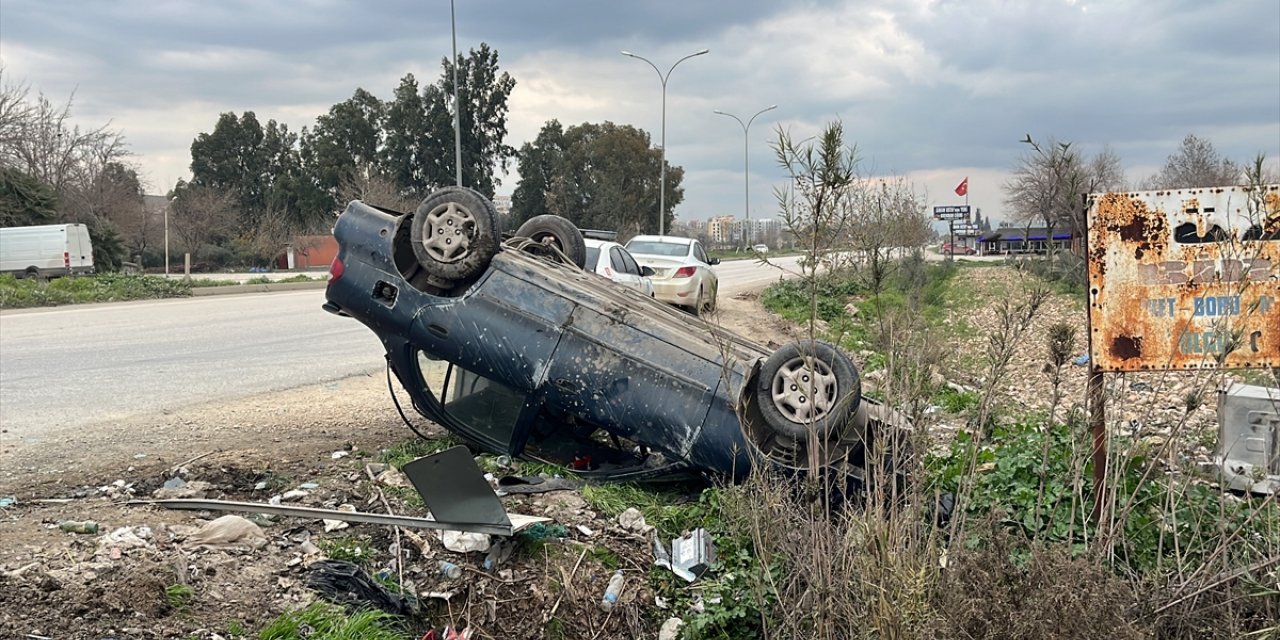 Hatay'da devrilen otomobildeki 6 kişi yaralandı