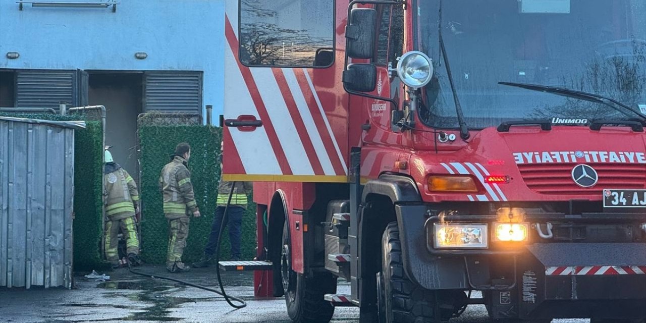 Kadıköy'de trafo merkezinde çıkan yangın söndürüldü