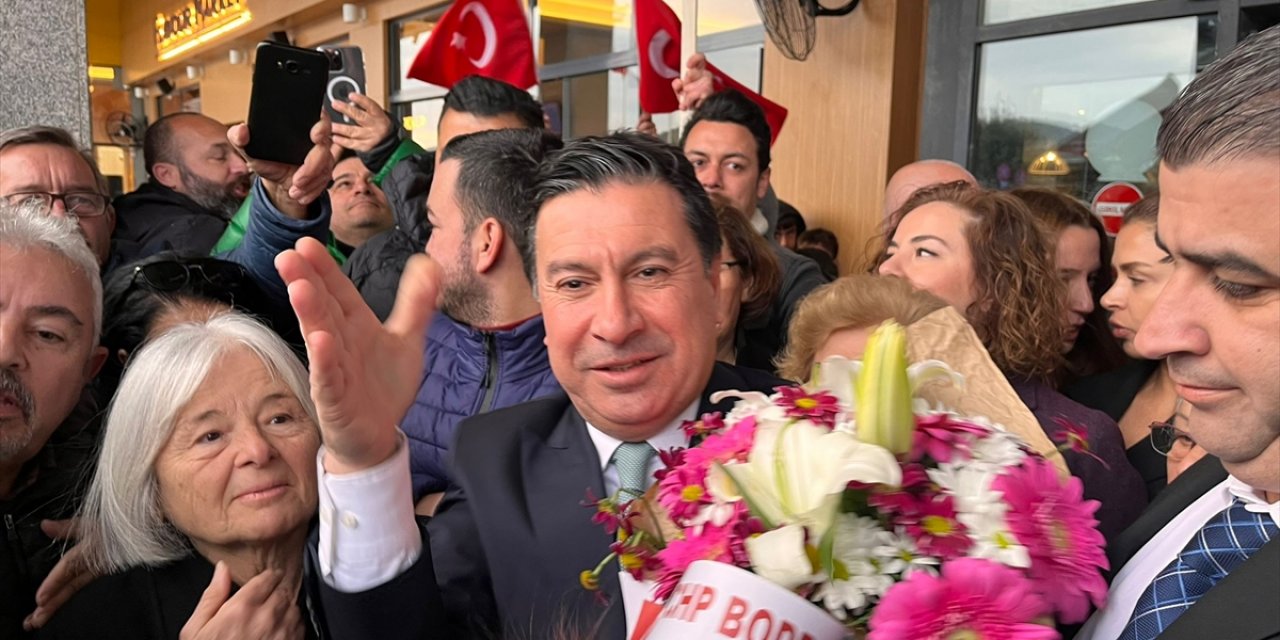 CHP'nin Muğla Büyükşehir Belediye Başkan adayı Aras, partililer tarafından karşılandı