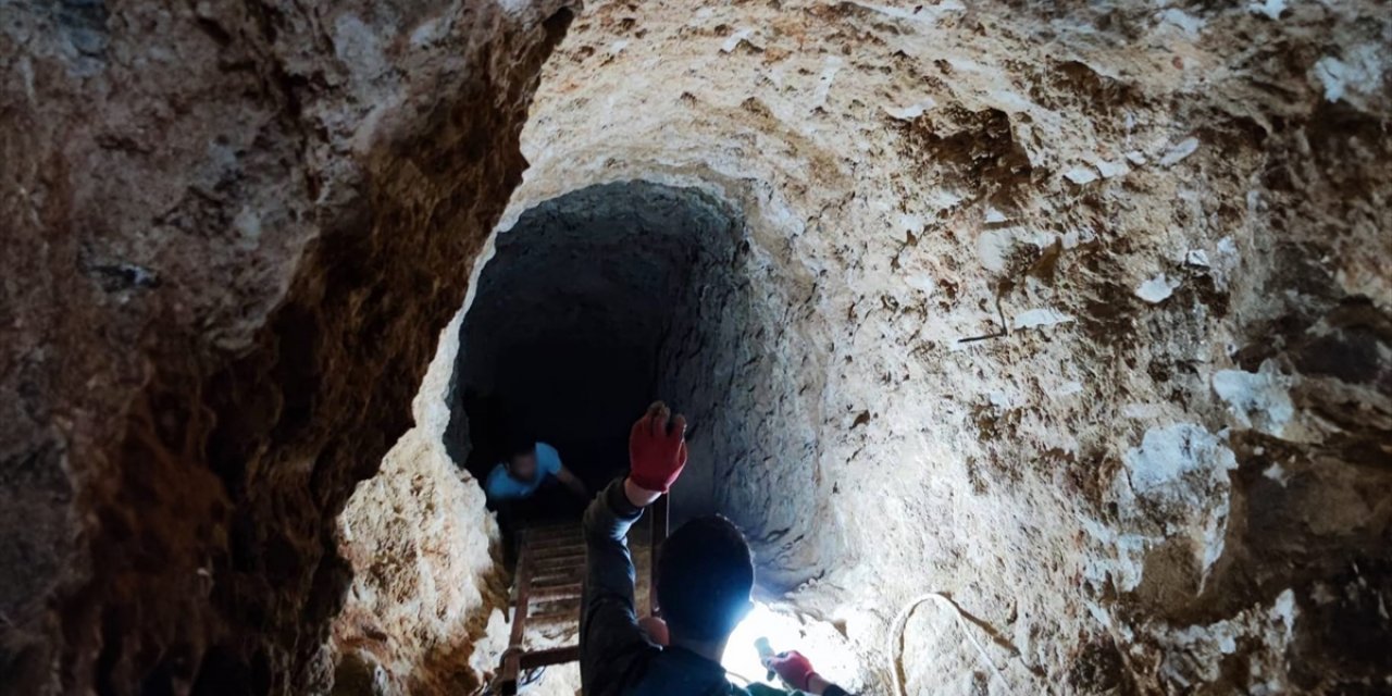 Mersin'de izinsiz kazı yapan 8 zanlı suçüstü yakalandı