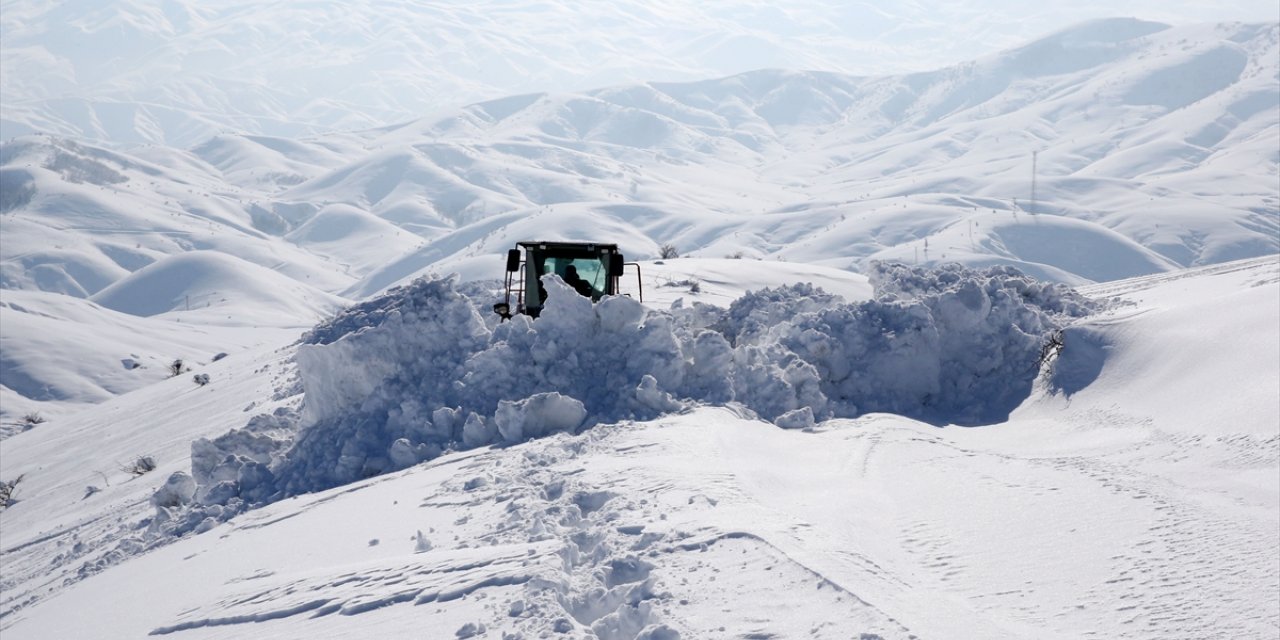 Van, Hakkari, Bitlis ve Muş'ta 54 yerleşim yerine ulaşım sağlanamıyor