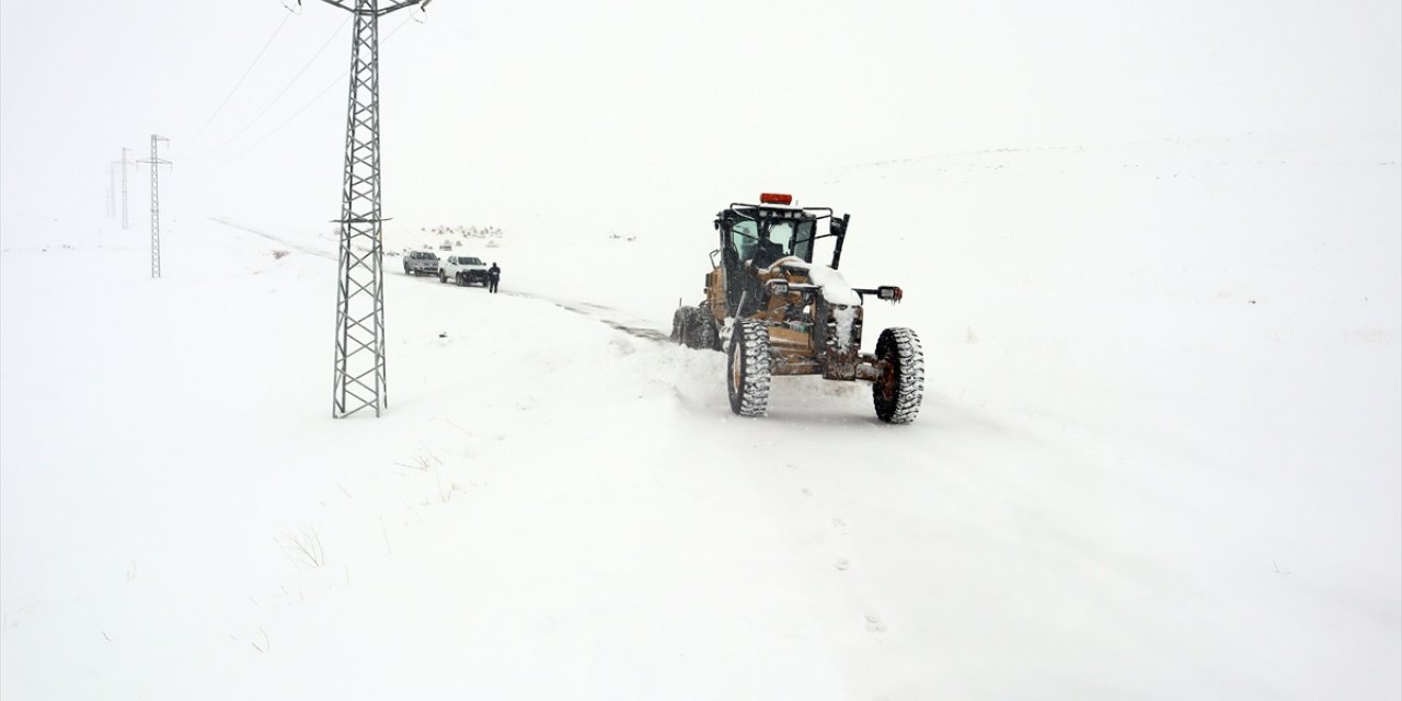 Iğdır'da kardan kapanan 120 köy yolu ulaşıma açıldı