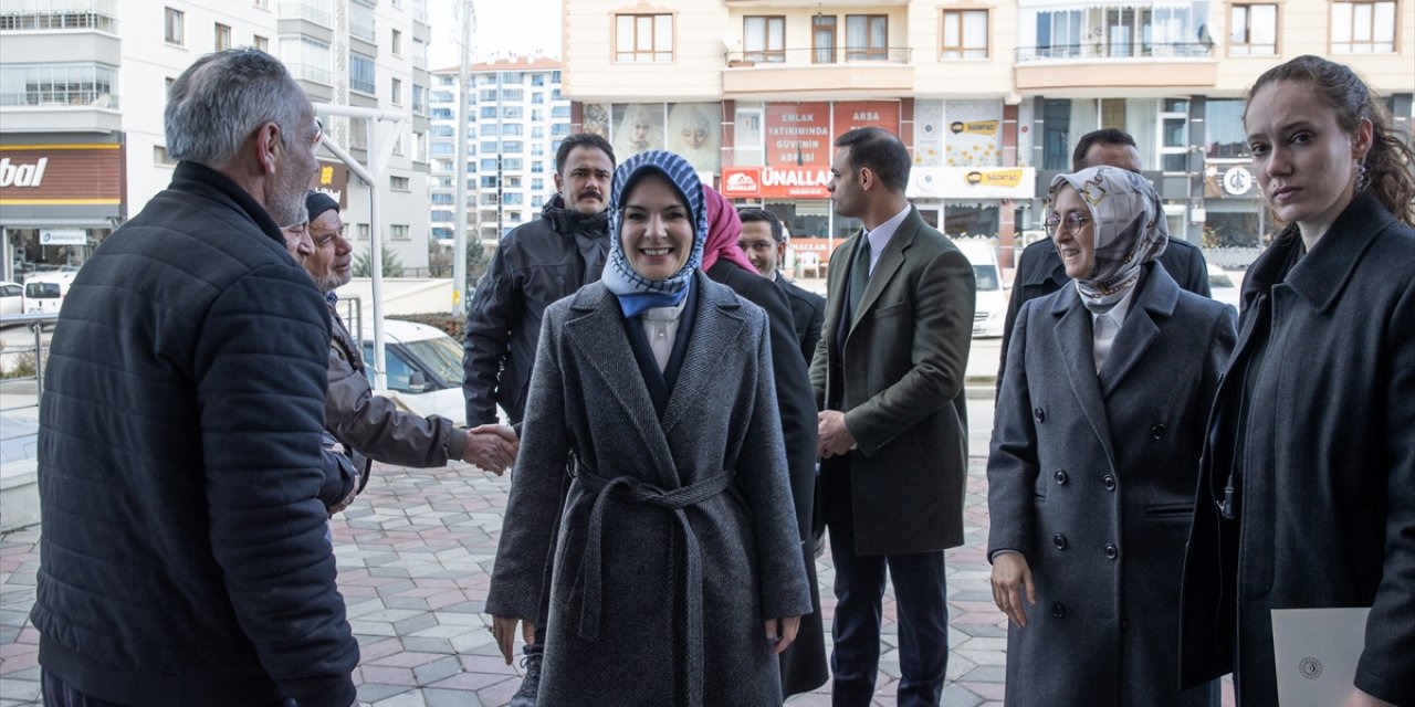 Aile ve Sosyal Hizmetler Bakanı Göktaş, AK Parti'nin Akyurt Seçim Koordinasyon Merkezi'ni ziyaret etti: