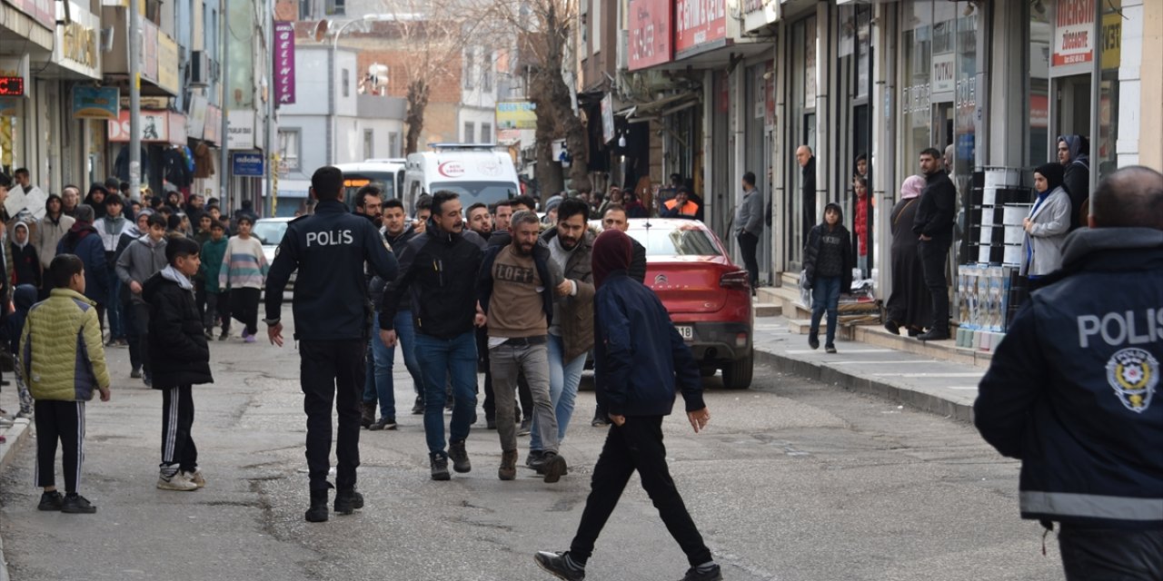 Şanlıurfa'da akraba aileler arasındaki silahlı kavgada 7 kişi yaralandı