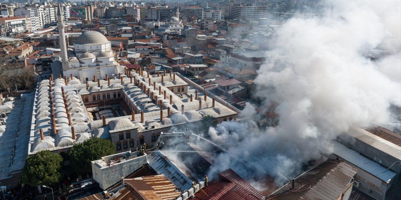 GÜNCELLEME - İzmir'de Kemeraltı Çarşısı'ndaki bir iş merkezinde yangın çıktı