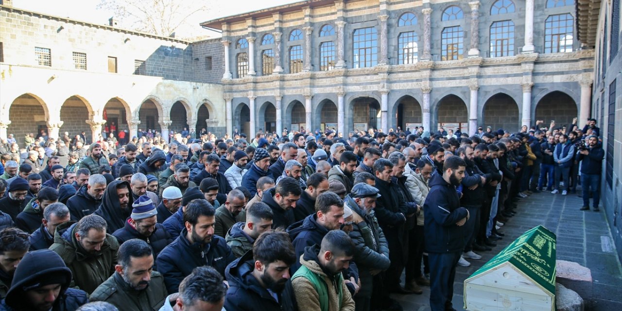 İstanbul'da öldürülen "Filozof Ramazan"ın cenazesi Diyarbakır'da defnedildi