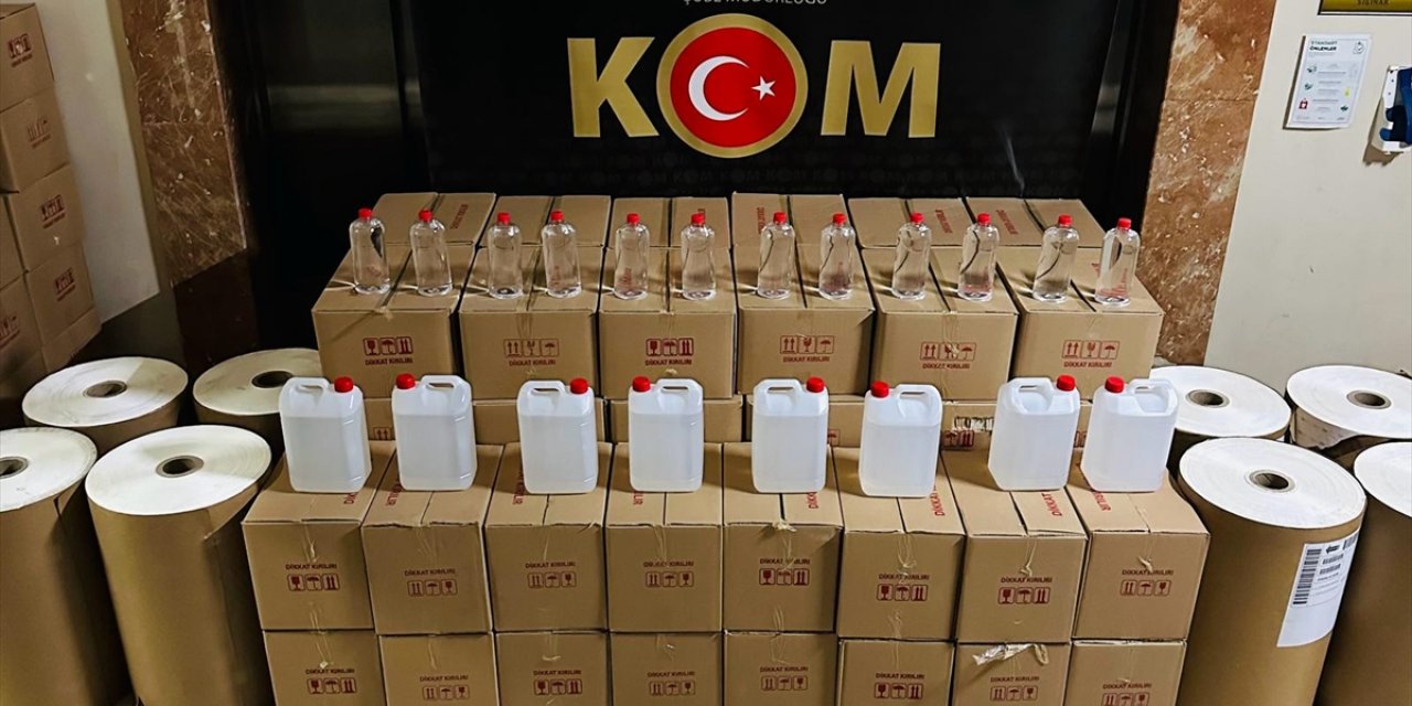 Bolu'da yaklaşık 1,5 ton etil alkol ve 112 bin metre sigara kağıdı ele geçirildi