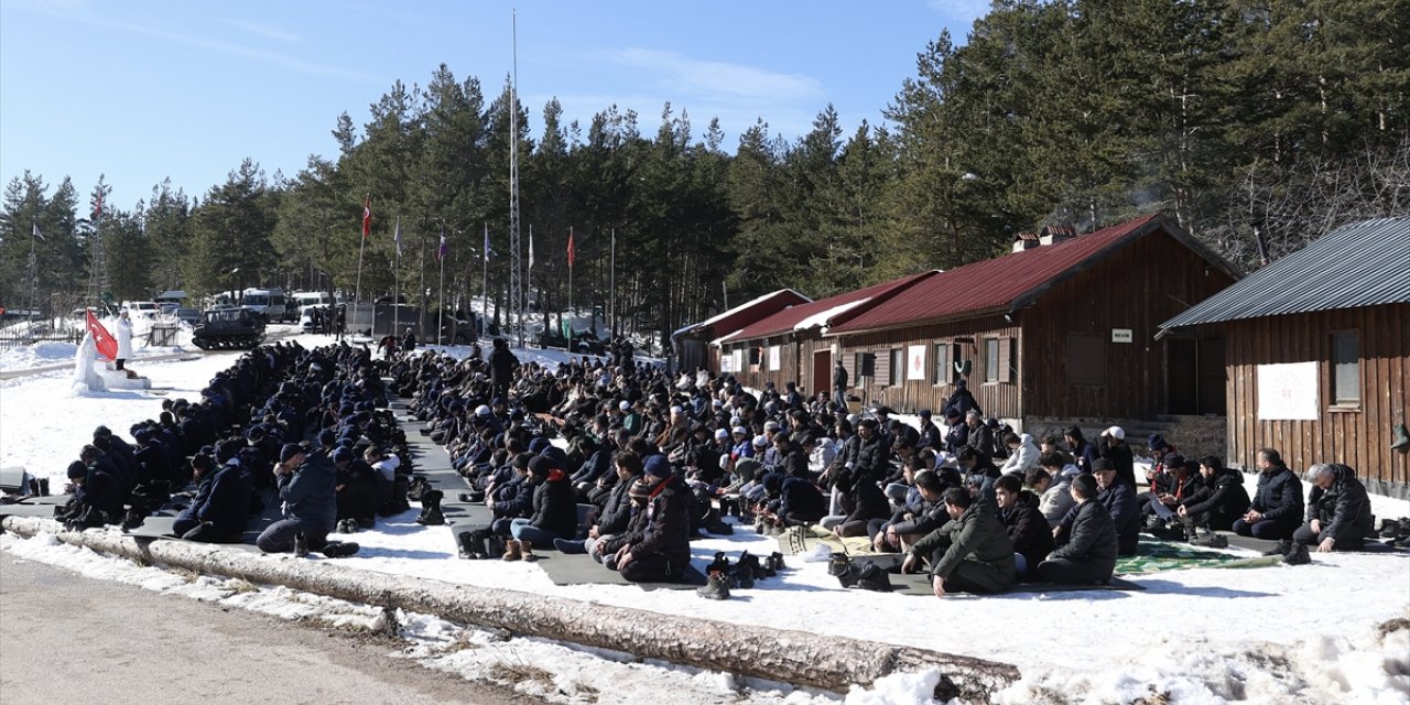 Diyanet İşleri Başkanı Erbaş, Bolu gençlik kampında hutbe okudu, cuma namazı kıldırdı