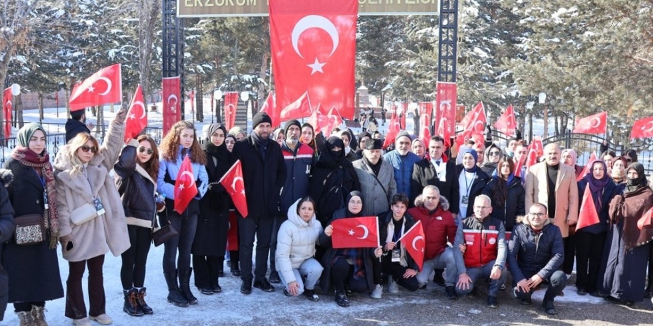 Erzurum'da Tematik Kış Kampı'na katılan öğrenciler şehit aileleriyle buluştu