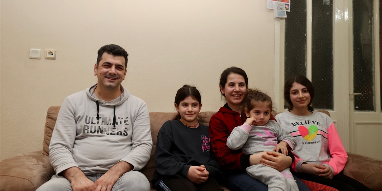 6 ŞUBAT DEPREMLERİNİN BİRİNCİ YILI -Yılmaz ailesi, Hatay'da yaşadıkları acının yaralarını İstanbul'da sarıyor