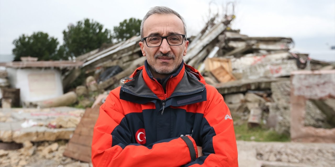 6 ŞUBAT DEPREMLERİNİN BİRİNCİ YILI - Bursa'dan karlı yolları aşıp ulaştıkları deprem bölgesinde afetzedelere umut oldular