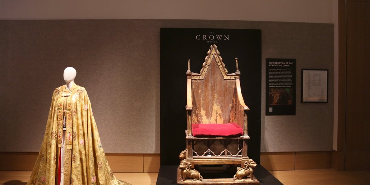 The Crown dizisinde kullanılan kıyafet ve aksesuarlar açık artırmayla satılıyor