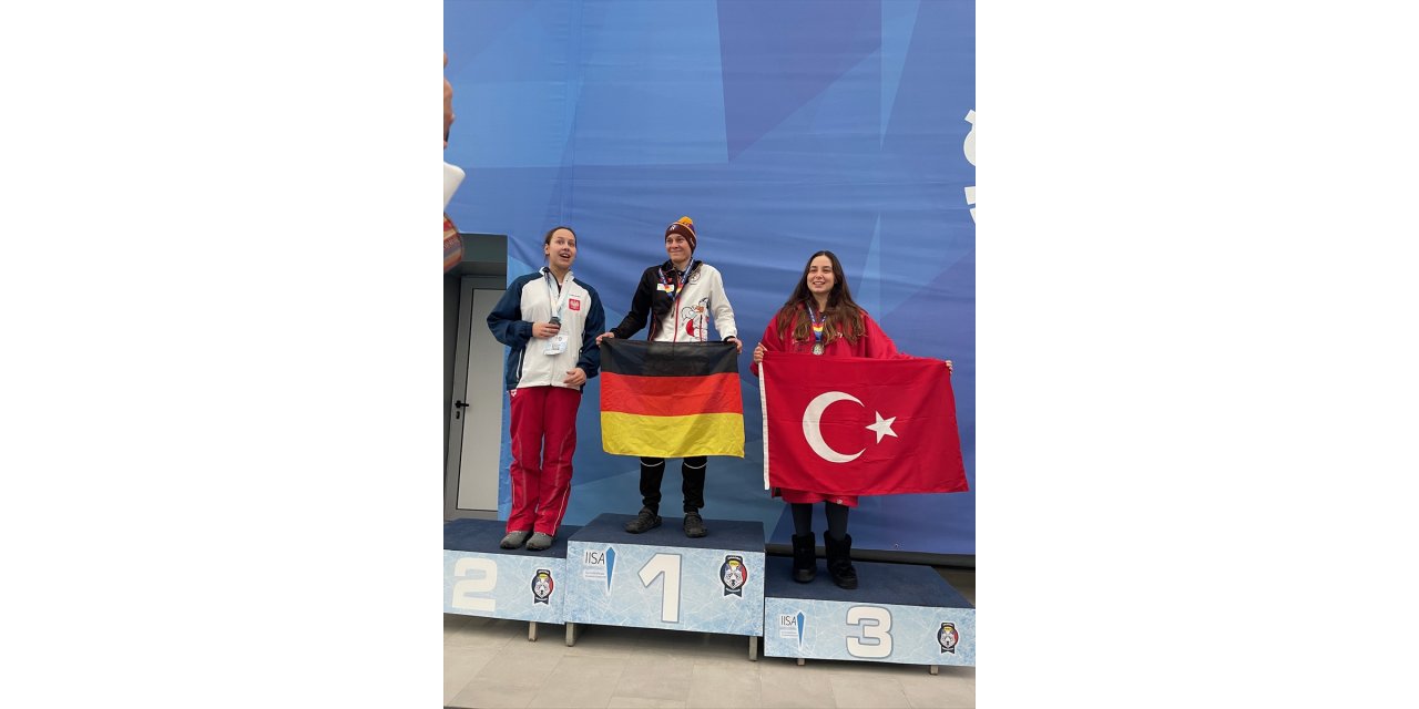 Yüzücüsü Bengisu Avcı, "Avrupa Buz Yüzme Şampiyonası"nda üçüncü oldu