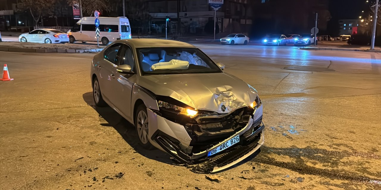 Elazığ'da trafik kazasında 6 kişi yaralandı