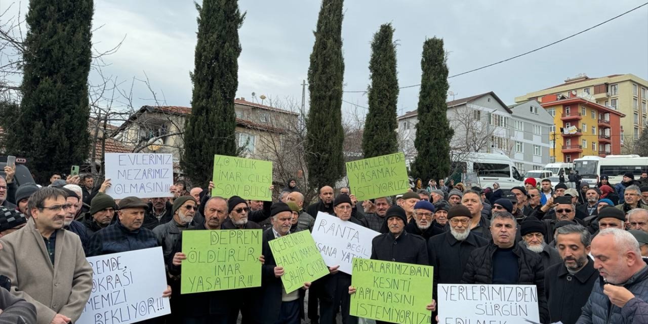 Ataşehir'de imar sorunlarının çözülmesini isteyen mahalle sakinleri eylem yaptı