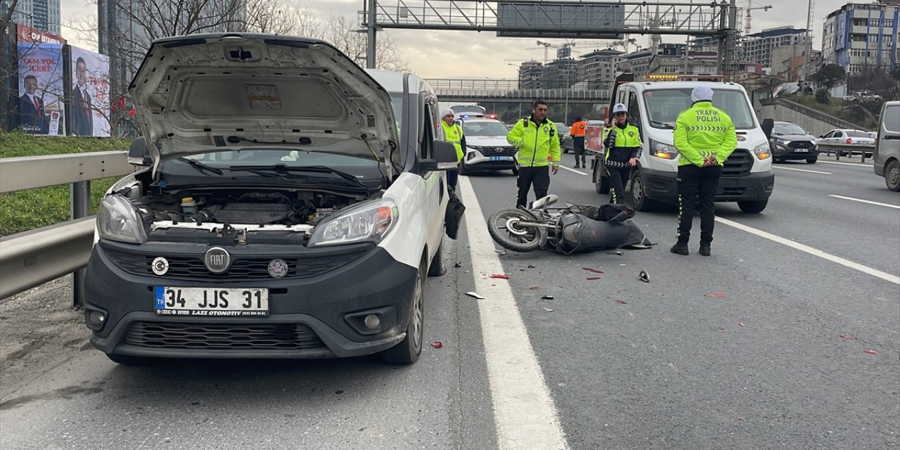 İstanbul'da otoyoldaki trafik kazasında motosiklet sürücüsü hayatını kaybetti