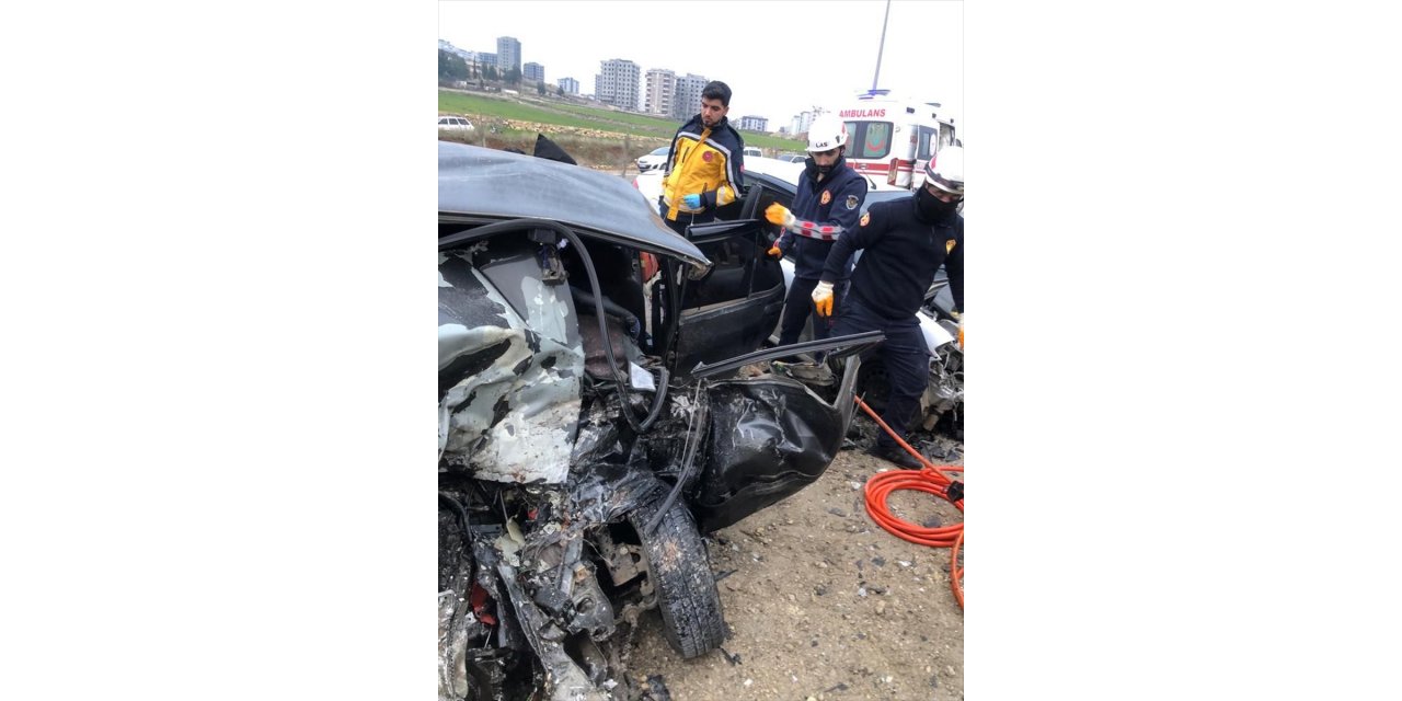 Şanlıurfa'da iki otomobilin çarpıştığı kazada 1 kişi öldü
