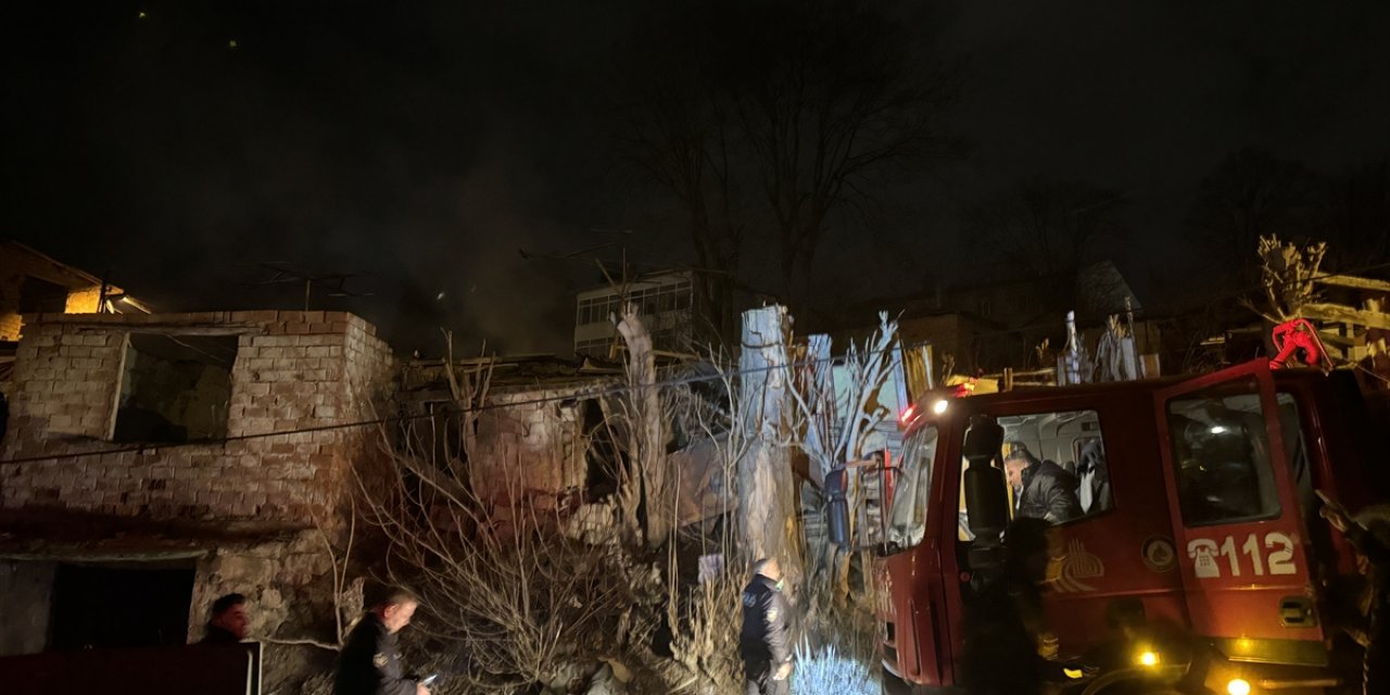 Edirne'de bir evde çıkan yangın itfaiye ekiplerince söndürüldü