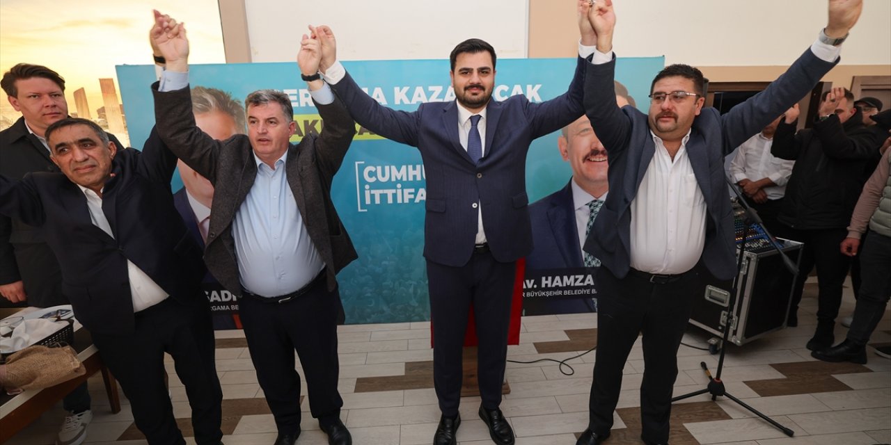 AK Parti'li İnan Bergama'da partililerle bir araya geldi: