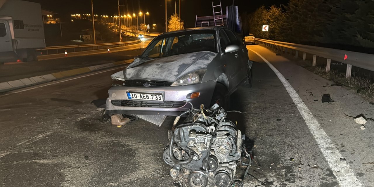 Kocaeli'de ağaca çarpan otomobildeki 5 kişi yaralandı