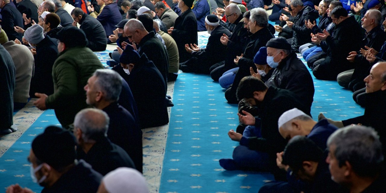 Osmaniye'de depremde hayatını kaybedenler için dua edildi
