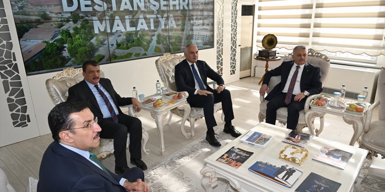 Kültür ve Turizm Bakanı Ersoy, depremlerden etkilenen Malatya'da konuştu: