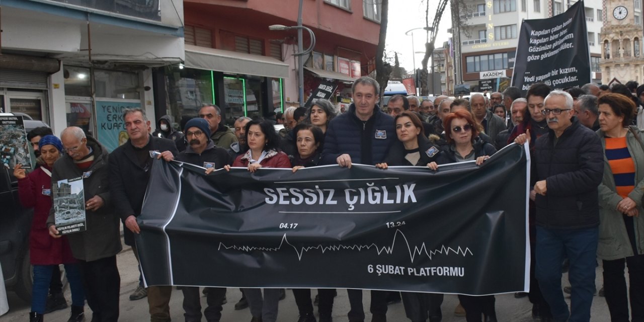 Malatya'da depremlerde hayatını kaybedenler için "sessiz yürüyüş"