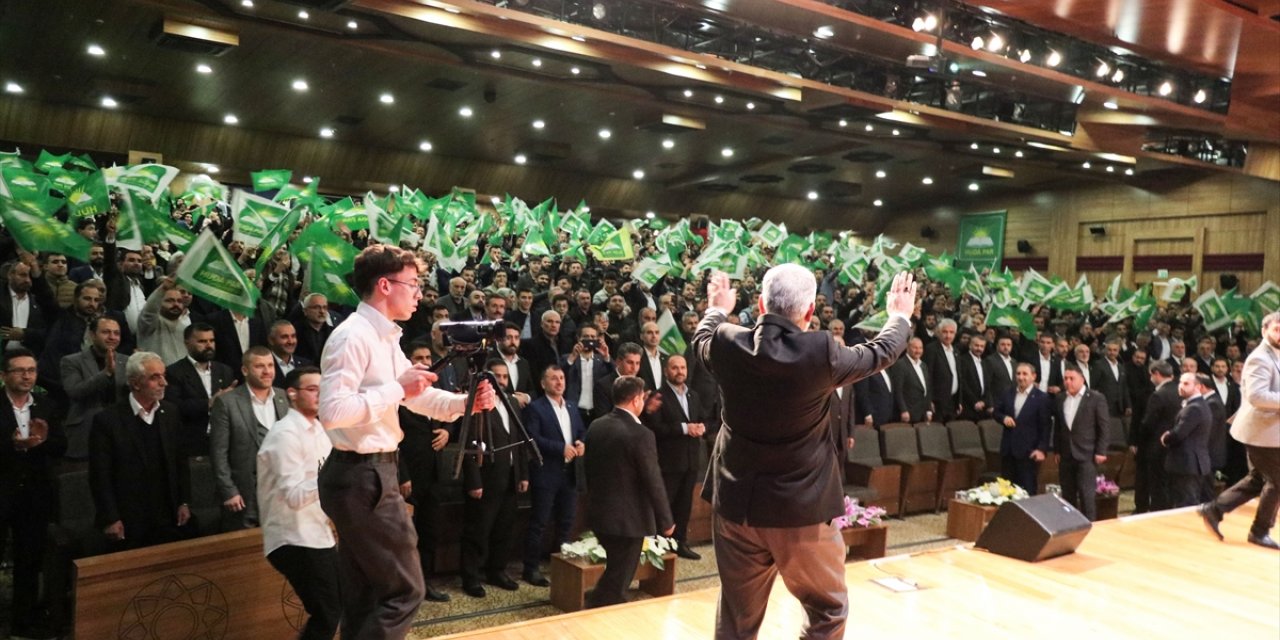 HÜDA PAR Genel Başkanı Yapıcıoğlu, 46 belediye başkan adayını açıkladı