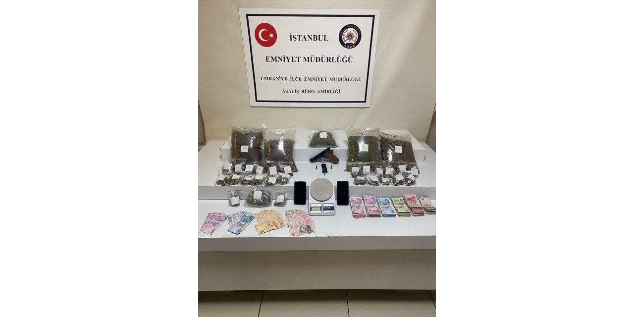 Ümraniye'de uyuşturucu satarken yakalanan 2 kişi tutuklandı