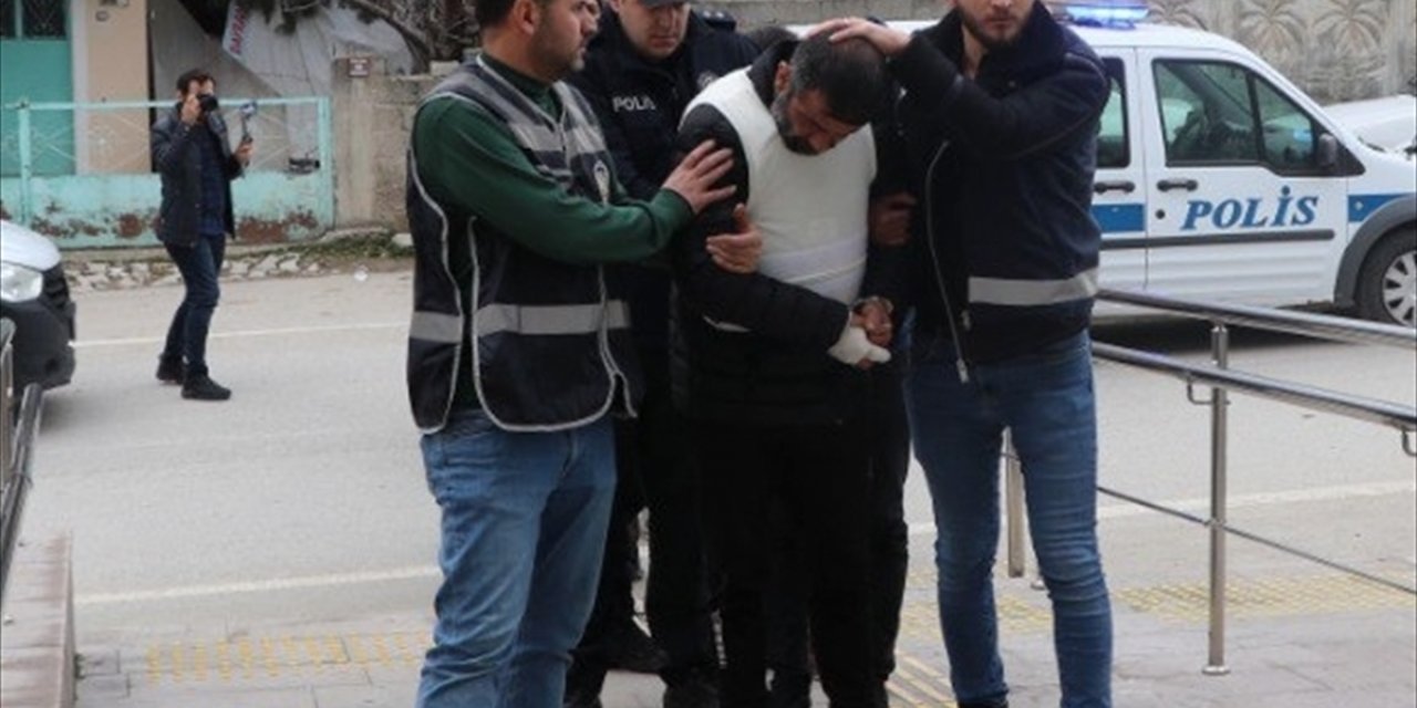 Burdur'da eski karısını öldüren zanlı ve 7 şüpheli adliyeye sevk edildi